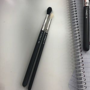 Mac 221 and mac 224 brush duo