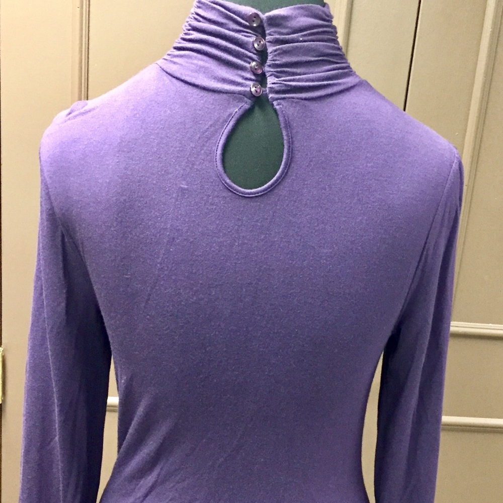 🆕👚 apt. 9 UNIQUE high neckline top with keyhole back size S