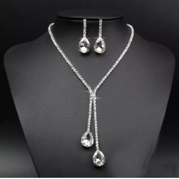 Crystal Elegance Rhinestone Jewelry Set – Necklace, Earrings & Bracelet