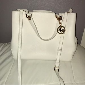 MK white purse *brand new* comes with garmet bag!!
