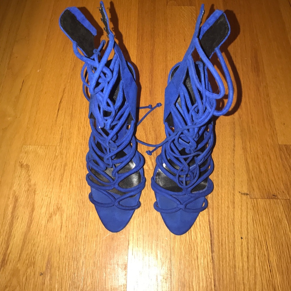 Women’s Heels - Picture 2 of 8