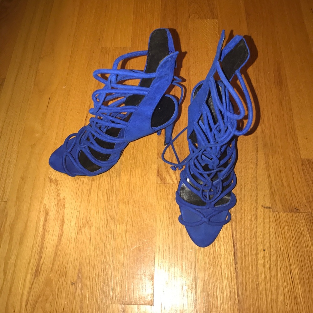 Women’s Heels - Picture 3 of 8
