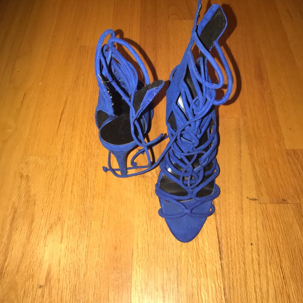 Women’s Heels - Picture 4 of 8