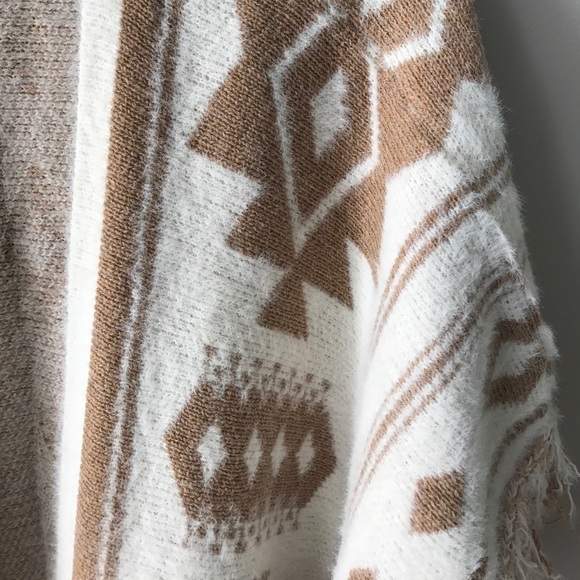 LAST 1✨CREAM TAUPE TRIBAL PRINT OVERSIZED SWEATER - Picture 3 of 5