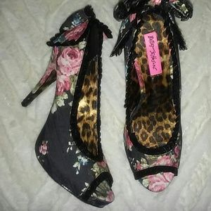 Betsy Johnson heels. 8M