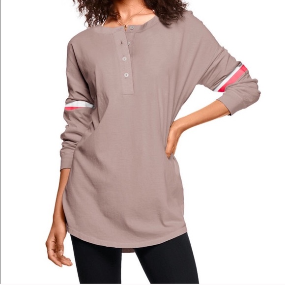 PINK new long sleeve tee 😍 - Picture 2 of 4