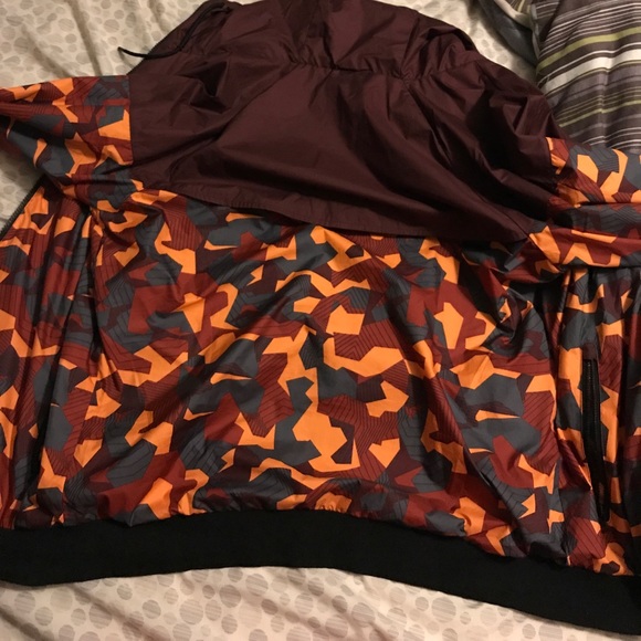 Nike Windbreaker - Picture 2 of 4
