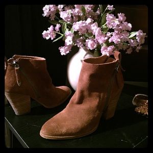 Chestnut Suede Heel Booties-Perfect for fall! 🍂👜