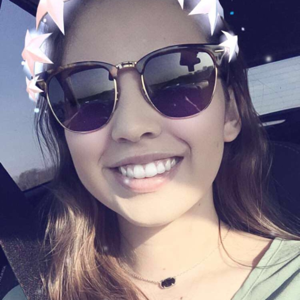 Meet your Posher, Alicia