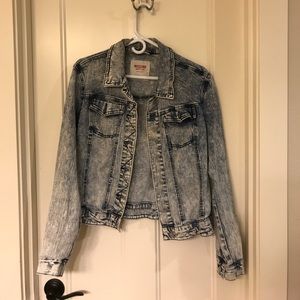 Acid washed Jean jacket.