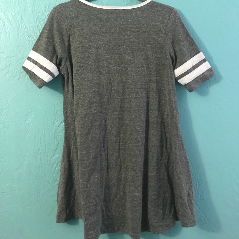 SOLD🦄LuLaRoe Unicorn Grey Varsity Perfect Tee XS - Picture 5 of 5
