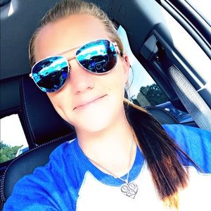 Meet your Posher, Stephanie