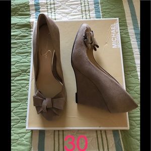 NWOB Jessica Simpson Camel Suede Bow Wedges