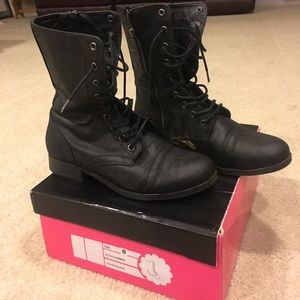Combat boots