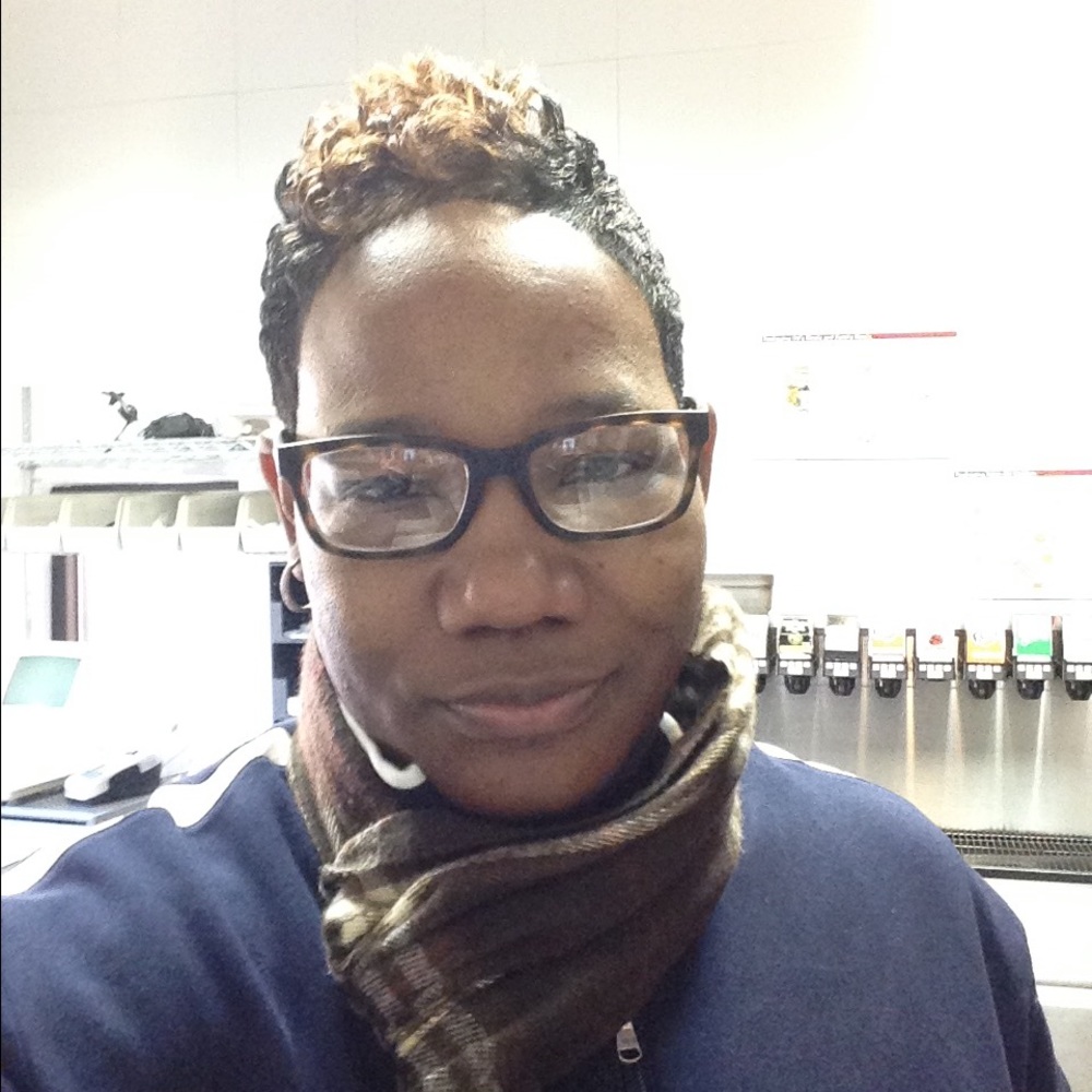 Meet your Posher, Dina