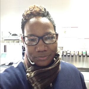 Meet your Posher, Dina