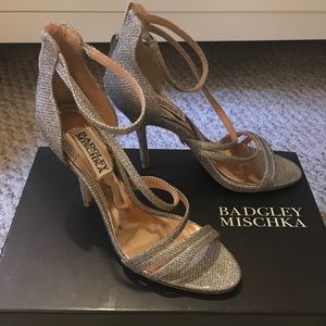 Badgley Mischka Landmark Strappy Heels Platino 6.5