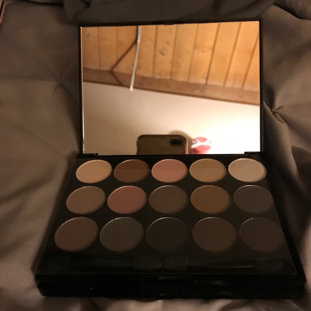 NYX butt naked eyes