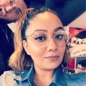 Meet your Posher, Miriam