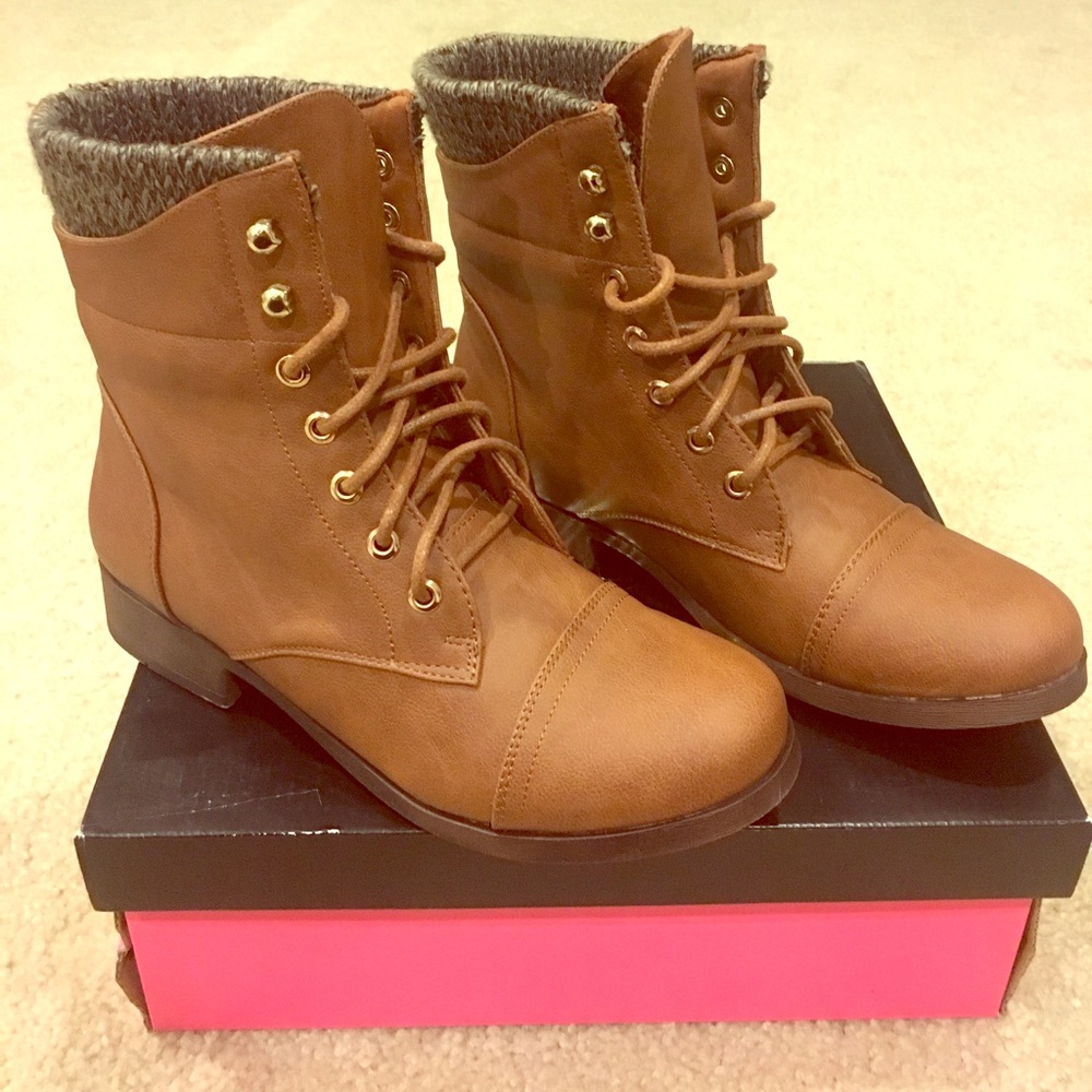 Combat boots