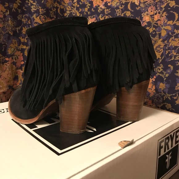 Frye Ilana Fringe Booties Size 8 with original box - Picture 2 of 6