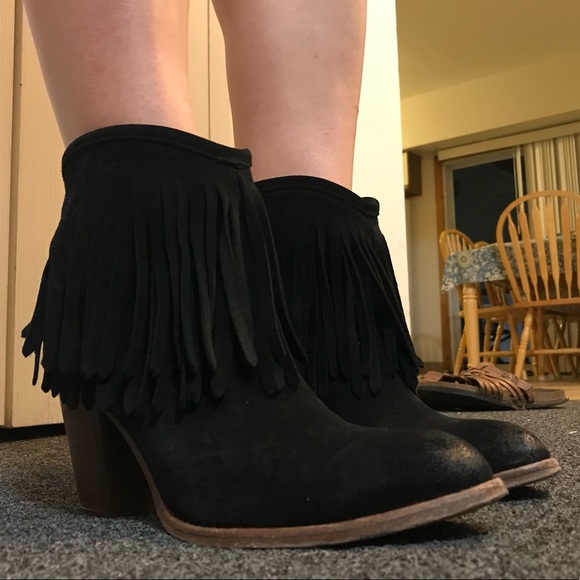 Frye Ilana Fringe Booties Size 8 with original box - Picture 3 of 6