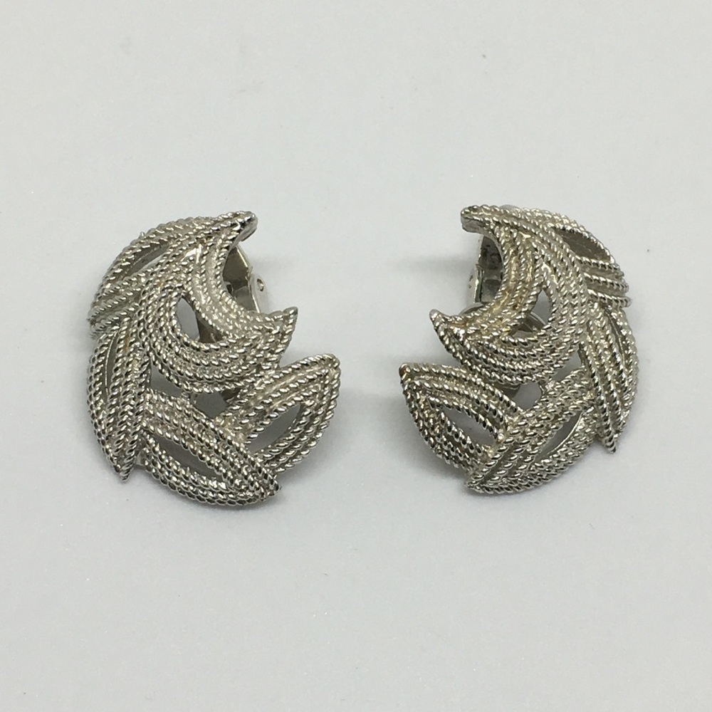 Vintage Silver Crown Trifari Clip On Earrings