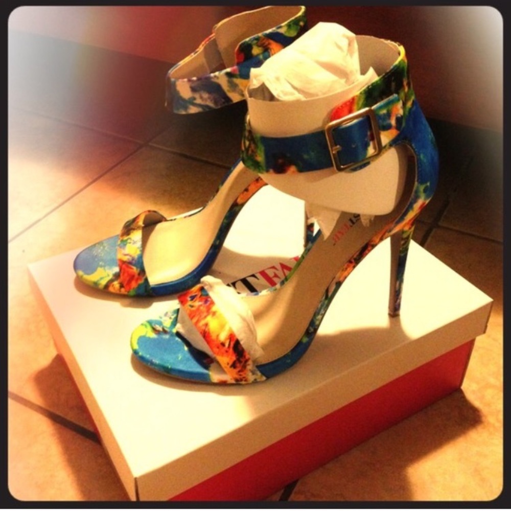 Sexy, tropical print Heels - Brand New with Box