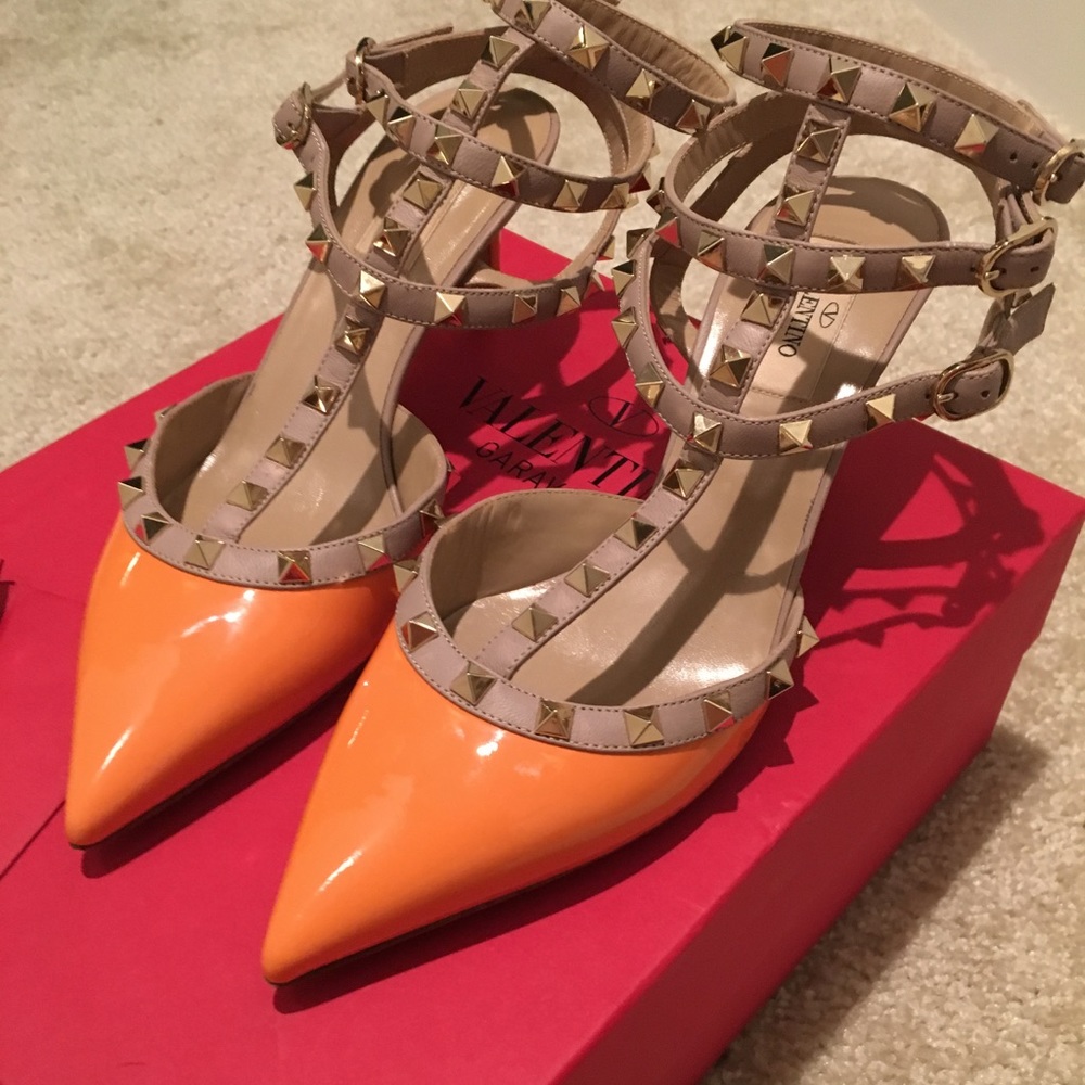 Valentino rock stud mid heels in peach (fits 38.5)