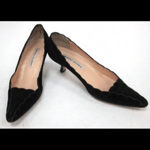 Awesome Manolo blahnick black closed toe heels