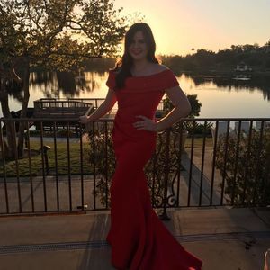 Meet your Posher, Elizabeth