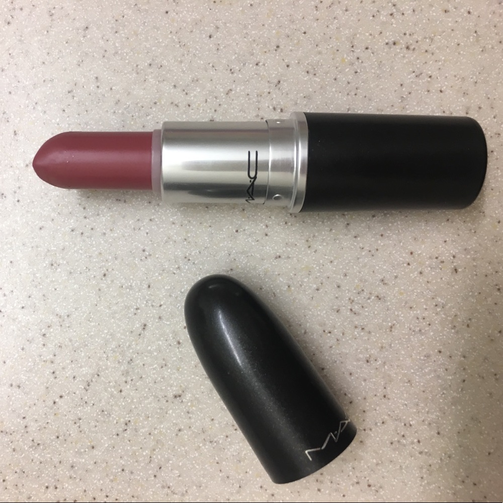 Mac matte lipstick in Mehr