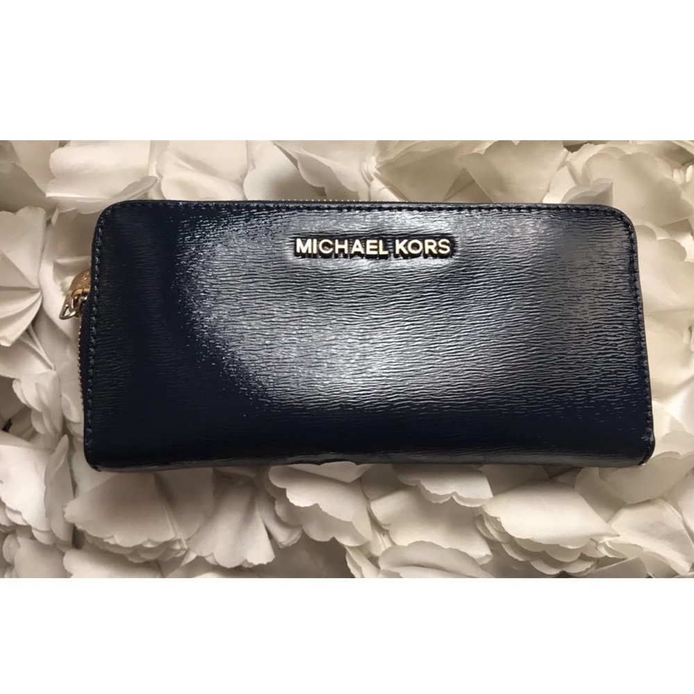 Michael Kors Jet set patent leather navy wallet