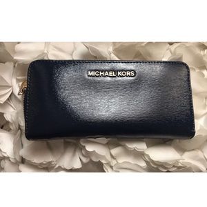 Michael Kors Jet set patent leather navy wallet