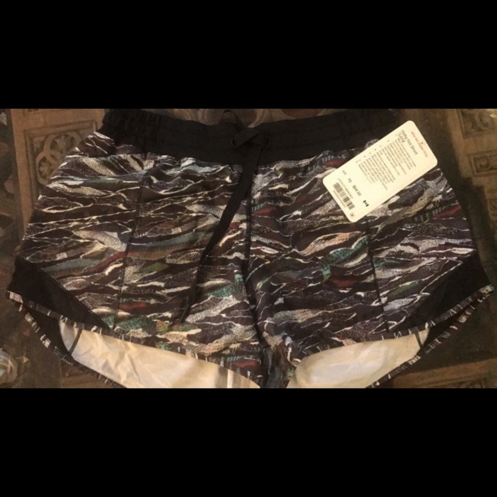 ❌SOLD❌Lululemon speeds in mini sweater print NWT