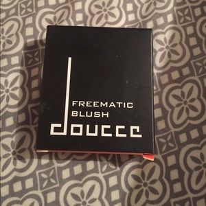 doucce freematic blush