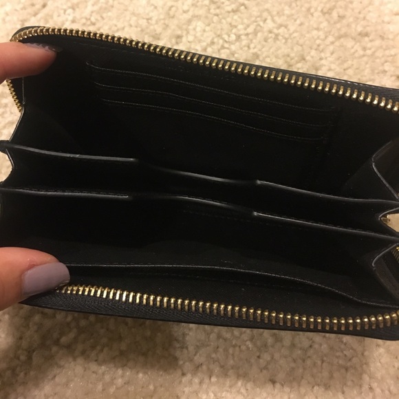 Clutch - Picture 3 of 3