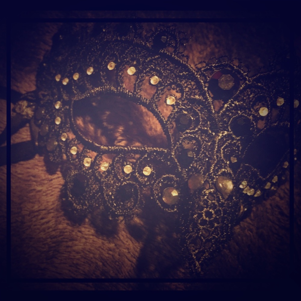 MIDNIGHT MASQUERADE MASK