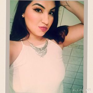 Meet your Posher, Esmeralda