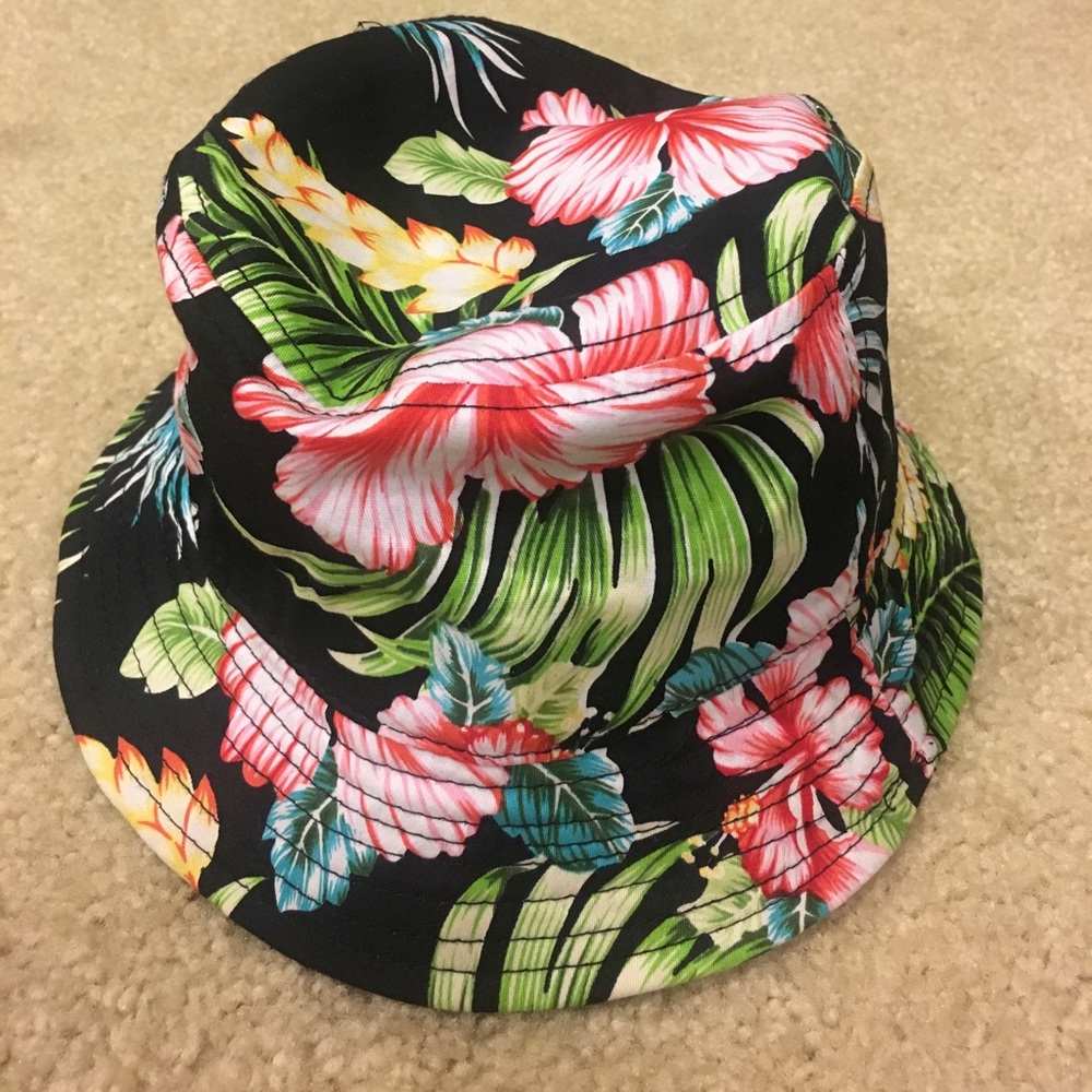 Bucket hat