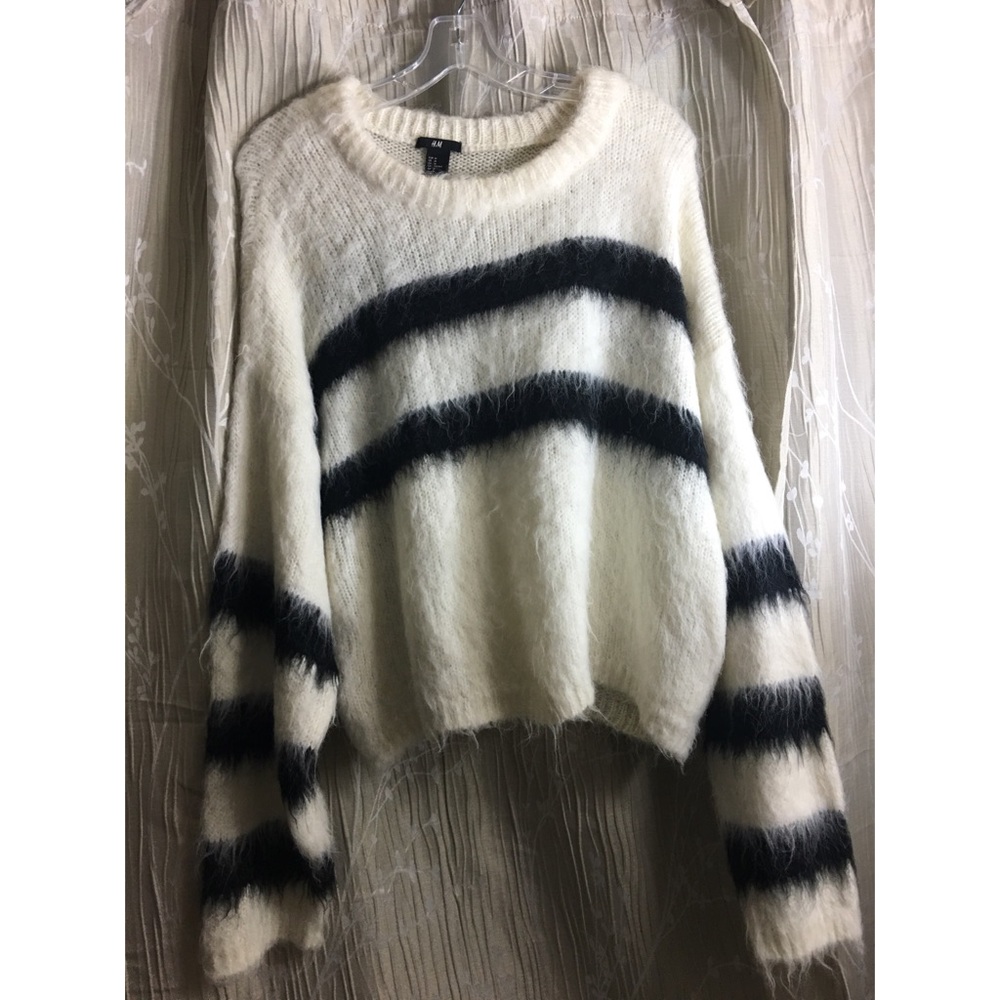 Black & white Sweater