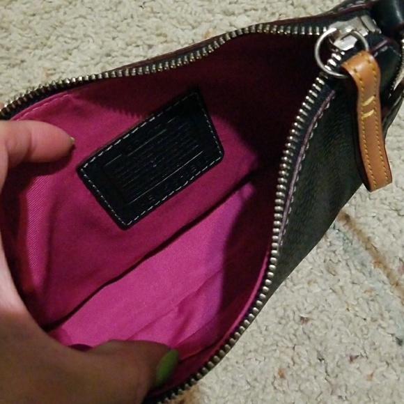 COACH LEATHER PURSE. . - Picture 3 of 4