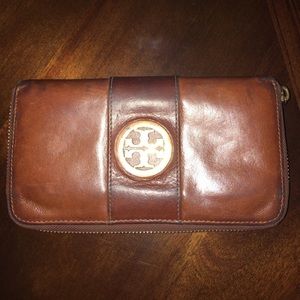 Stunning Tory Burch wallet