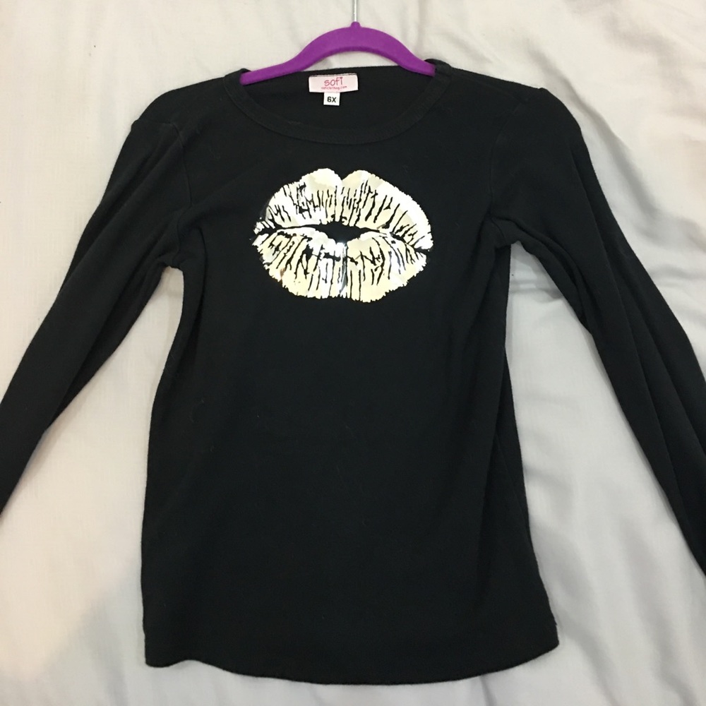 Cute Top with lips for girls size 6x