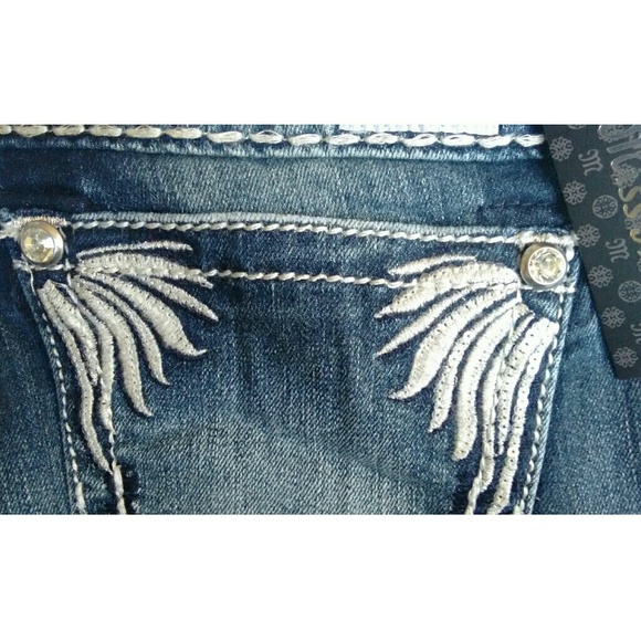 New! MISS ME Feather Pocket Boot Cut Jeans Blue - Picture 4 of 4