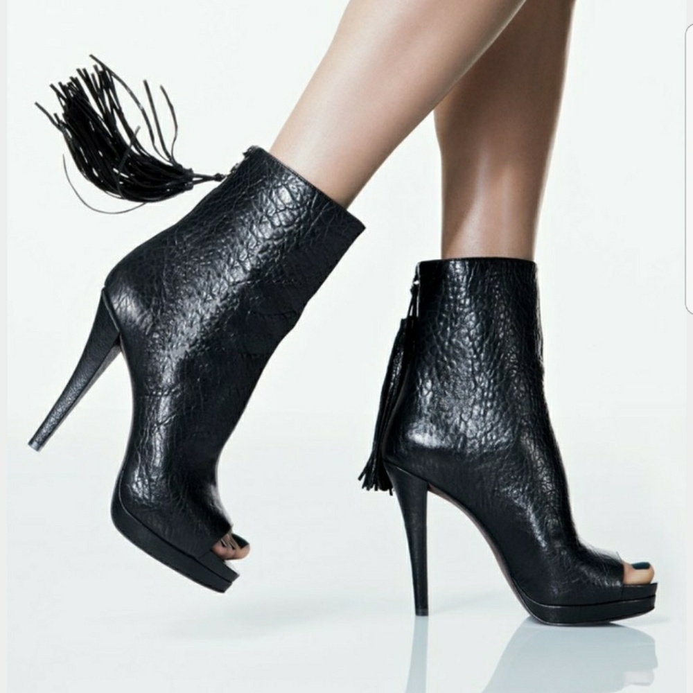 SALE! NEW Vera Wang Sabina Black Leather Booties