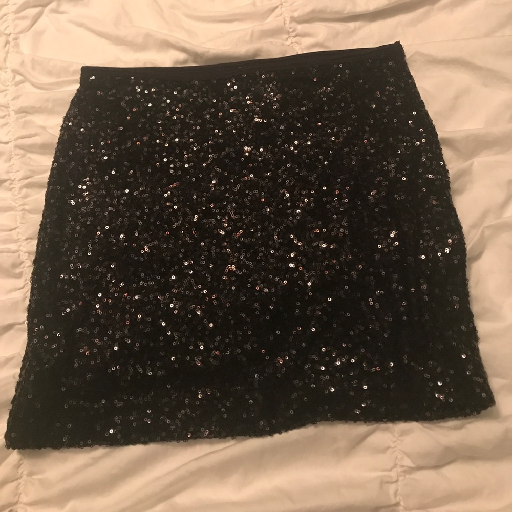 Short black skit express