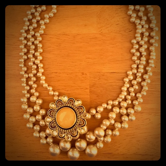 Lia Sophia necklace and brooch - Picture 1 of 3