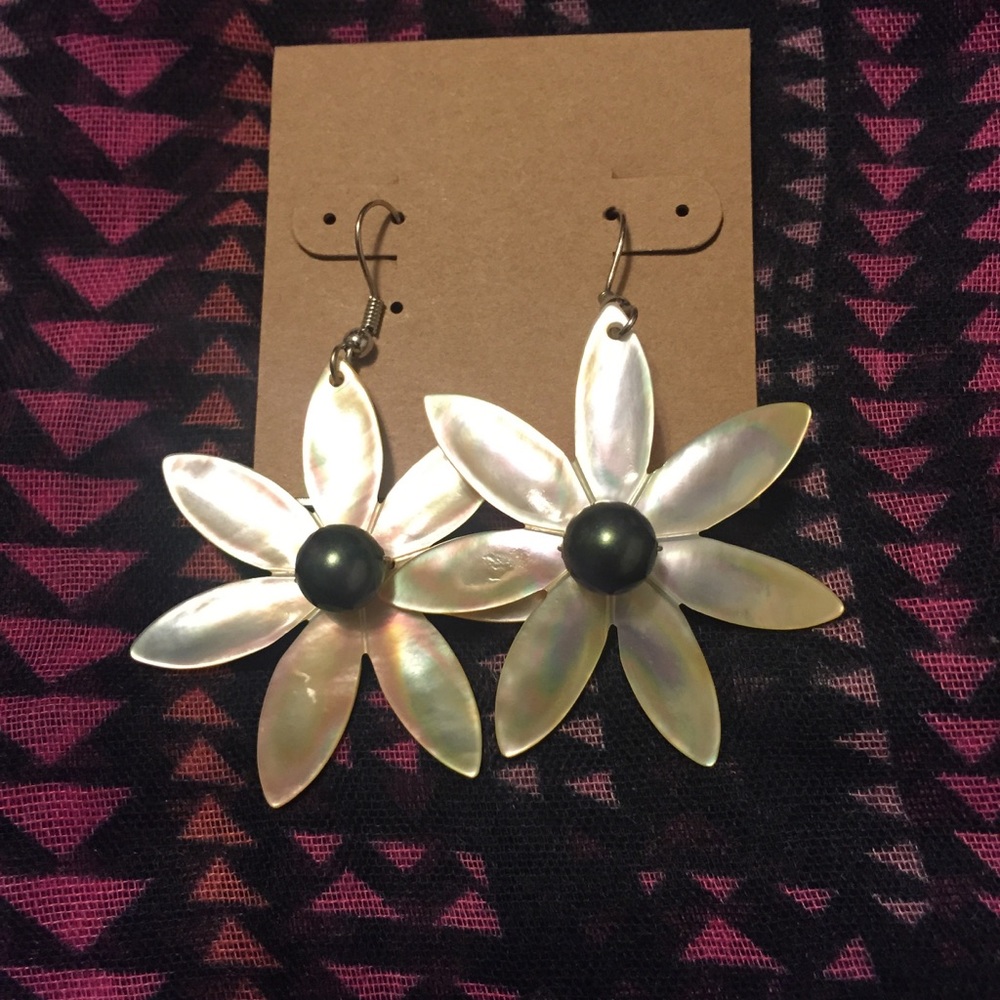 mother of pearl shell with sea shell pearl