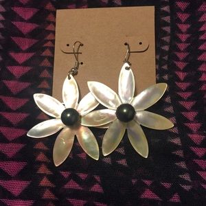 mother of pearl shell with sea shell pearl